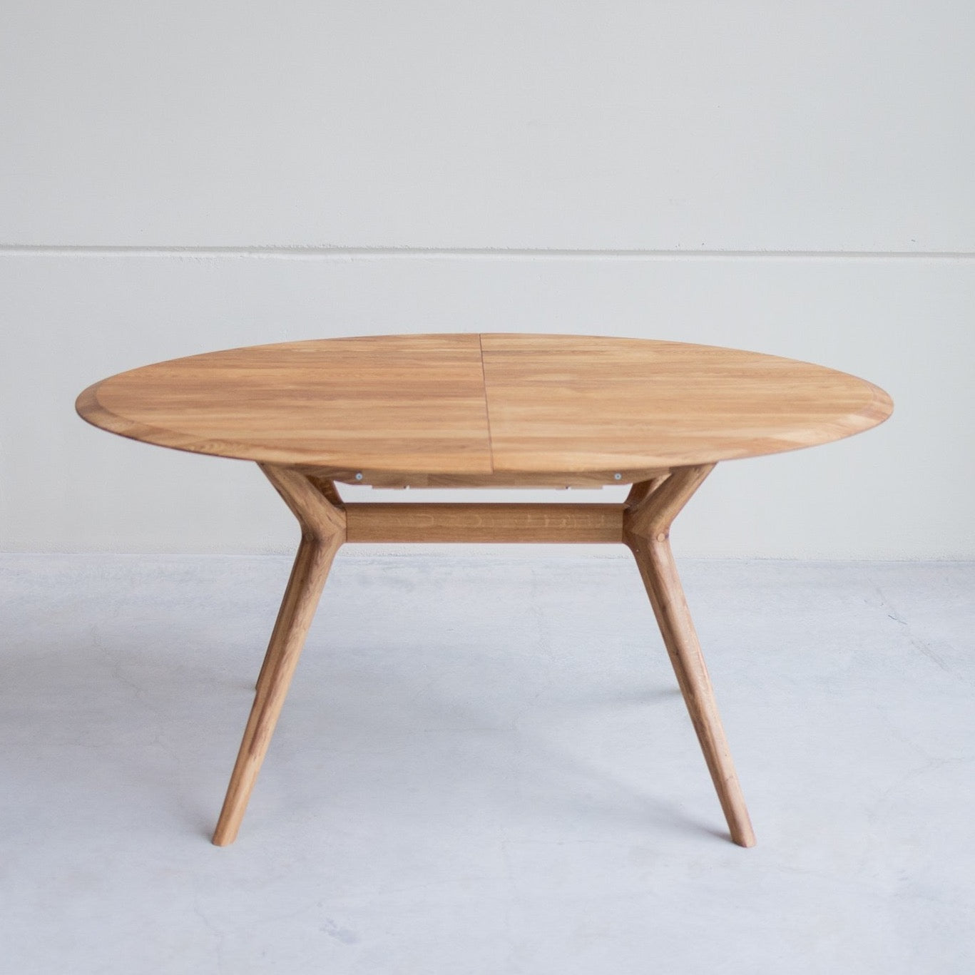 Table extensible ovale en bois massif de chêne Carmen